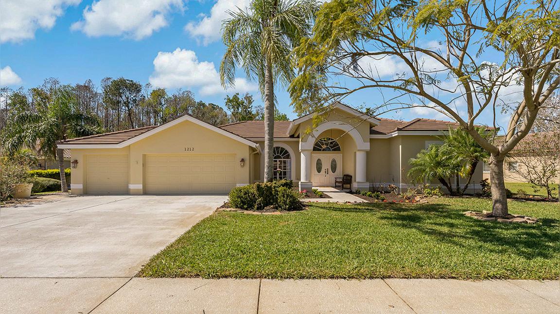 1212 Halifax Ct, Tarpon Springs, FL 34688