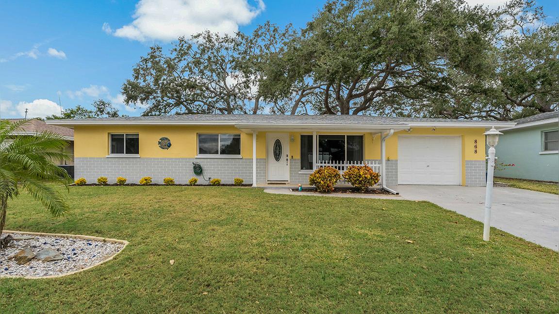 868 James St, Dunedin, FL 34698