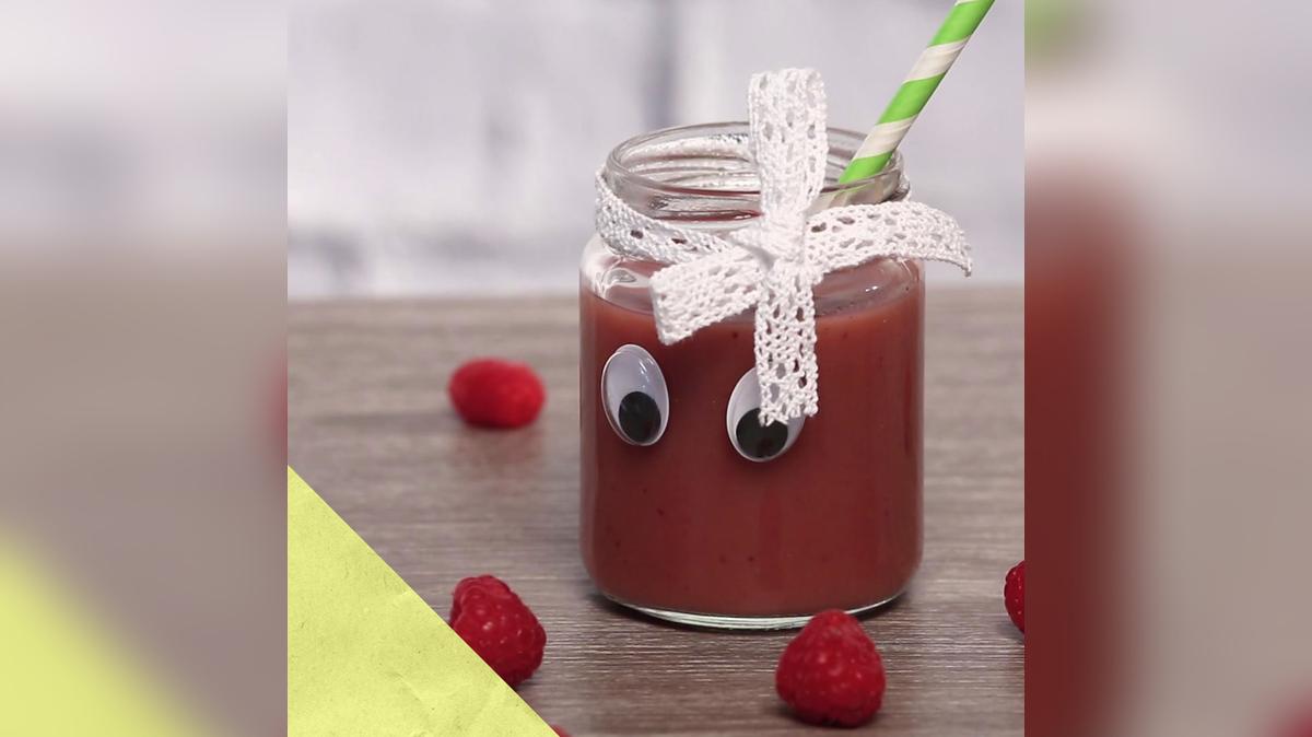 Smoothies in lustigen Gläsern
