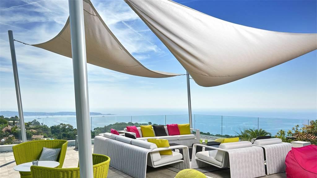Contemporary Villa in Cannes