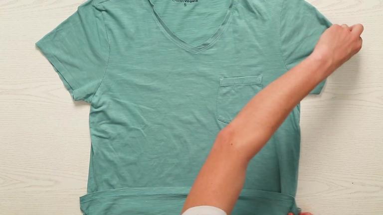 T-Shirts clever falten - So einfach ist es!