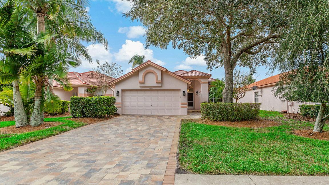 1296 Dartford Dr, Tarpon Springs FL