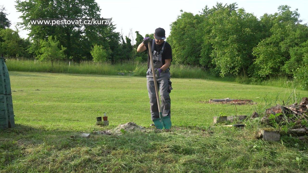 4. lekce: Příprava květináčů a záhonů