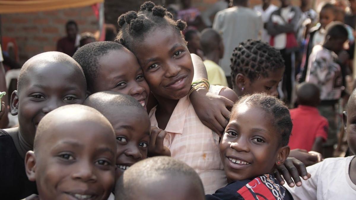 african village children infront of camera
