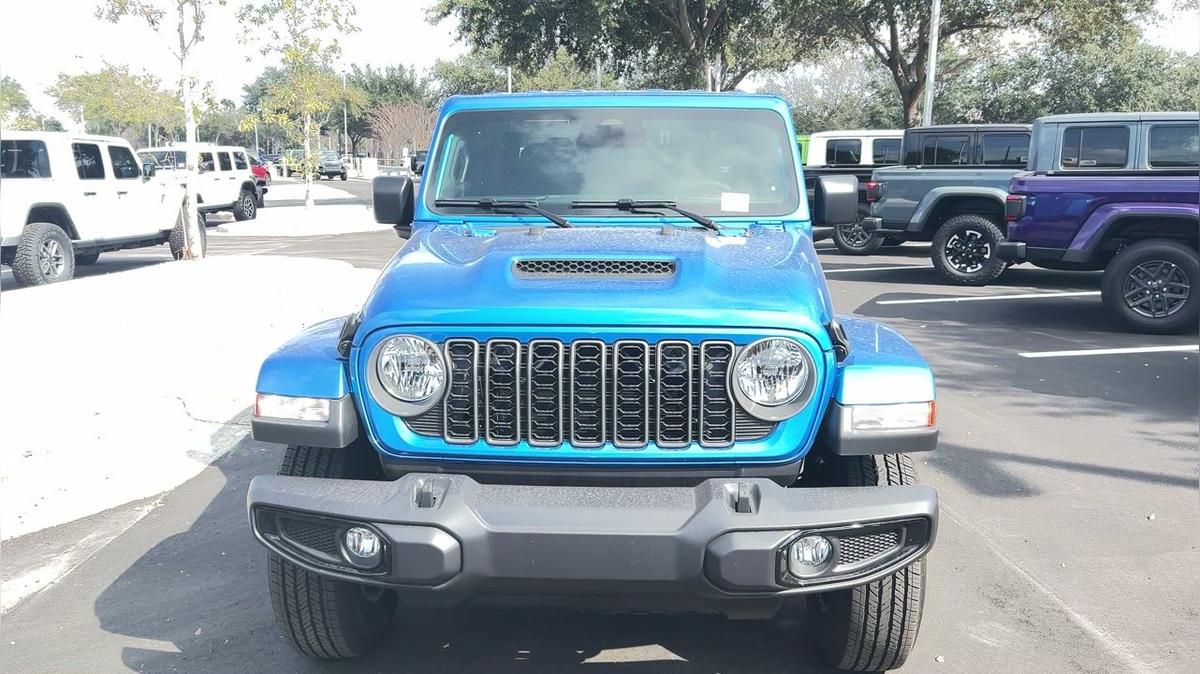 Davis's Gladiator video by Walter/ Airport CDJ 407-541-6200