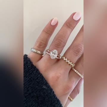 Cassidy-2.5ct-Oval-Leah-rose