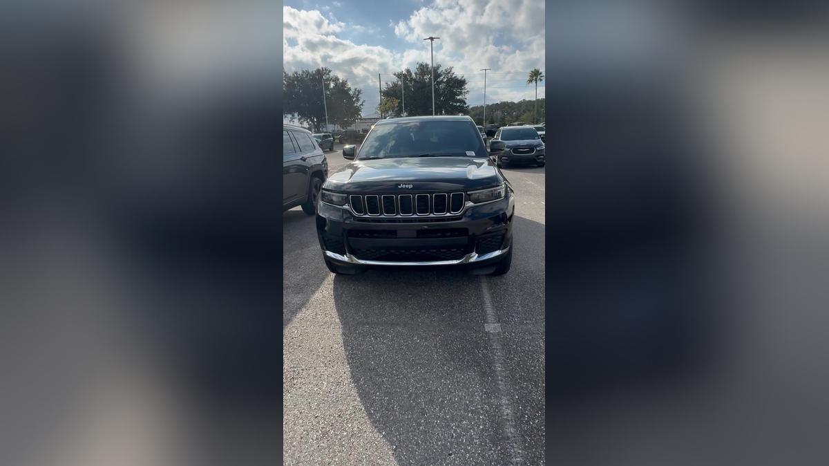 Kweku's video 2025 G. Cherokee L Laredo by Carla @ Airport CDJR