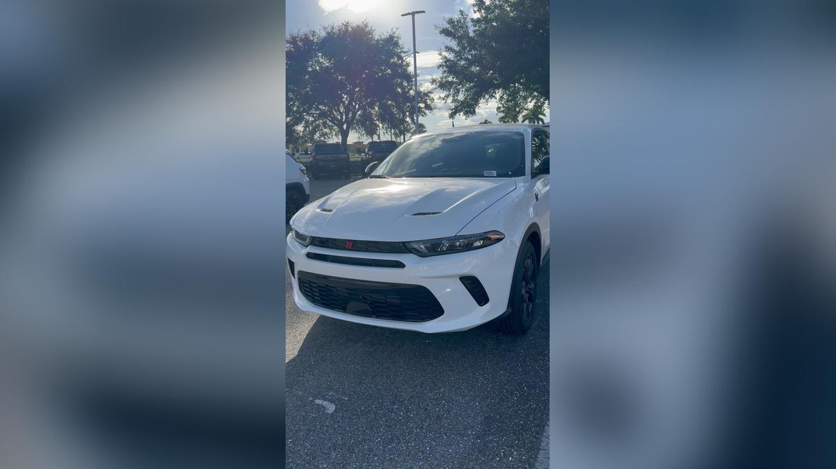 Al's video 2025 Dodge Hornet by Carla @ Airport CDJR