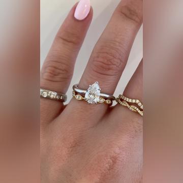 Dionne-1ctPear-18kWhiteGold-NataliCurve