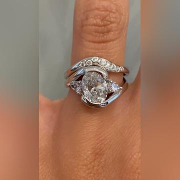 Vandis-1.50ctOval-Platinum-Sati