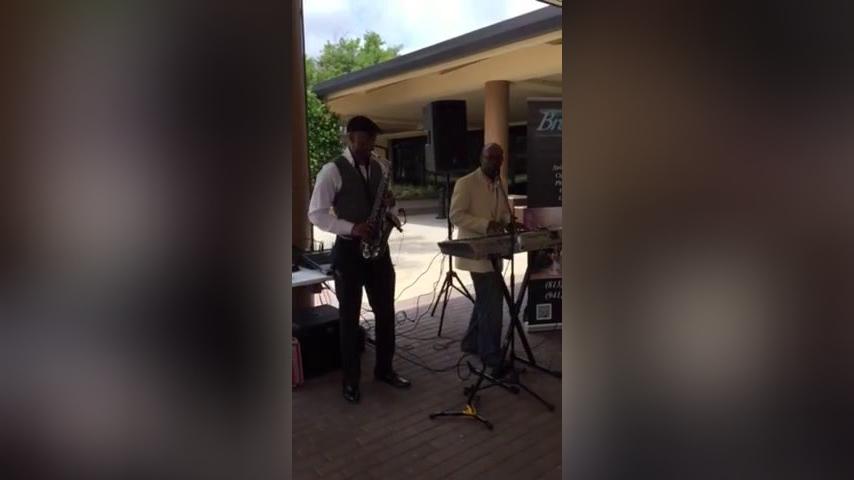 Saxophonist M.B. &amp; Pianist A.L..mp4