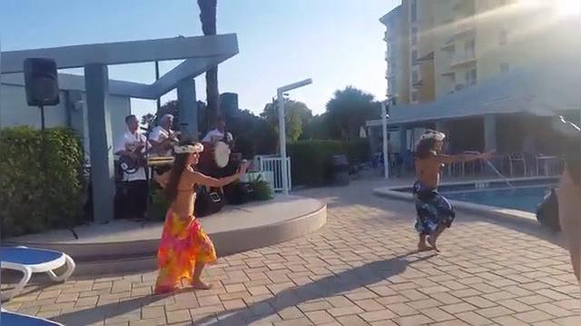 Hula Dancers.mp4
