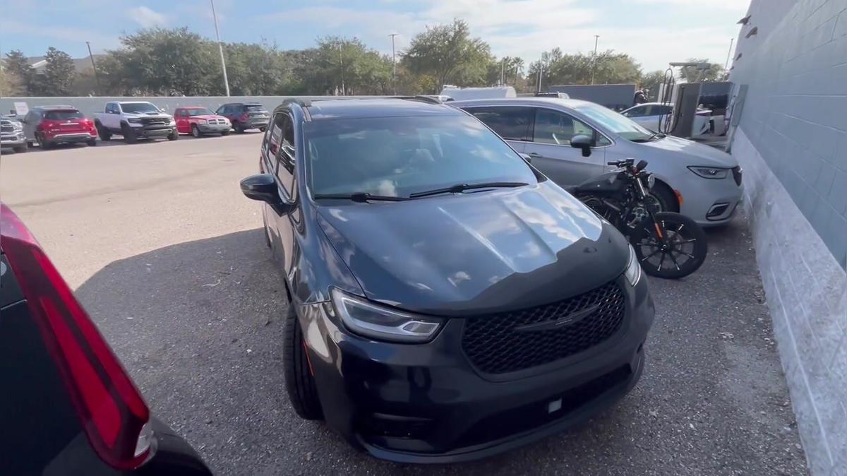 Chadd's Chrysler Pacifica - By Nik