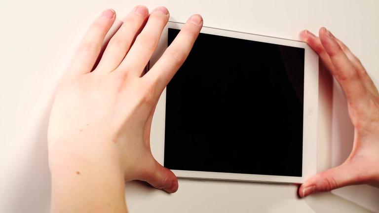 Tablet - bzw. Handyhalterung für die Wand