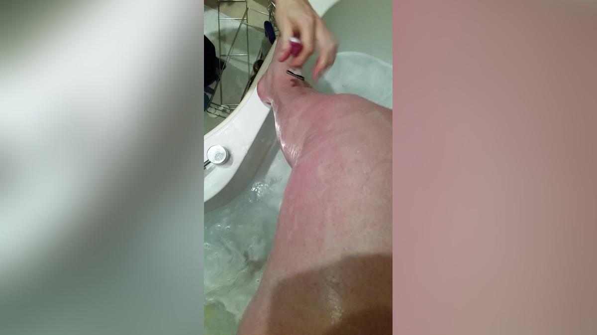 Slave shaving leg - BBW