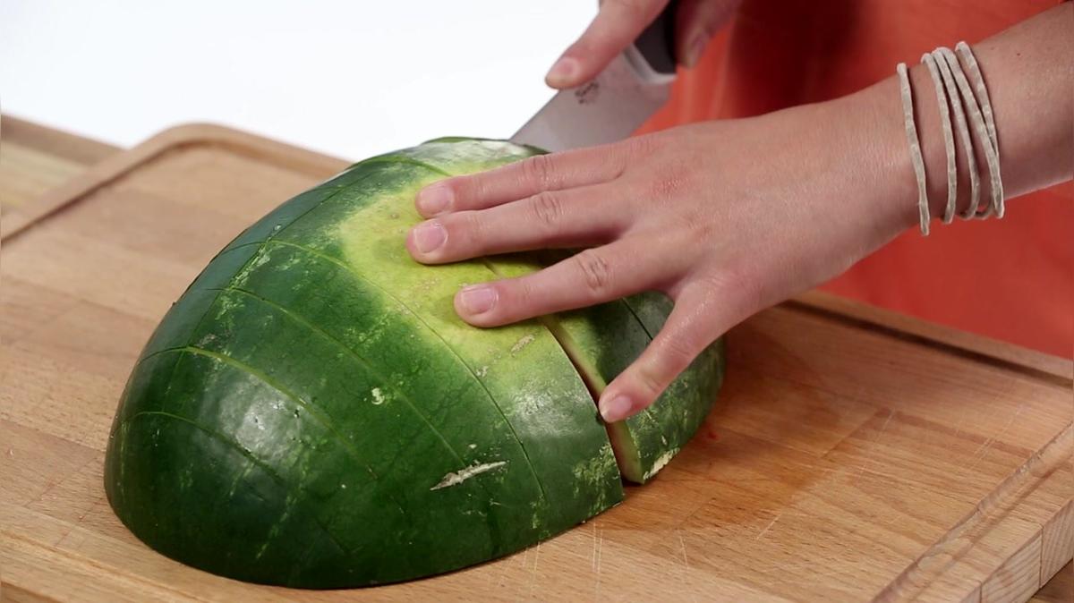 Wassermelone in 1 Minute mundgerecht servieren
