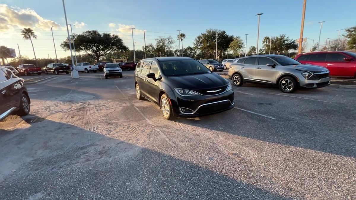 Barbara's Chrysler Pacifica @AirportCDJR /// Joanis - 386.366.2227