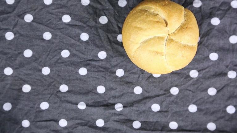 Kitchen-Hack: Harte Brötchen wieder frisch machen