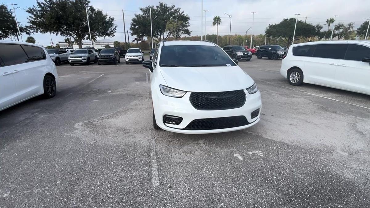 Lorena's Pacifica @AirportCDJR /// Joanis - 386.366.2227