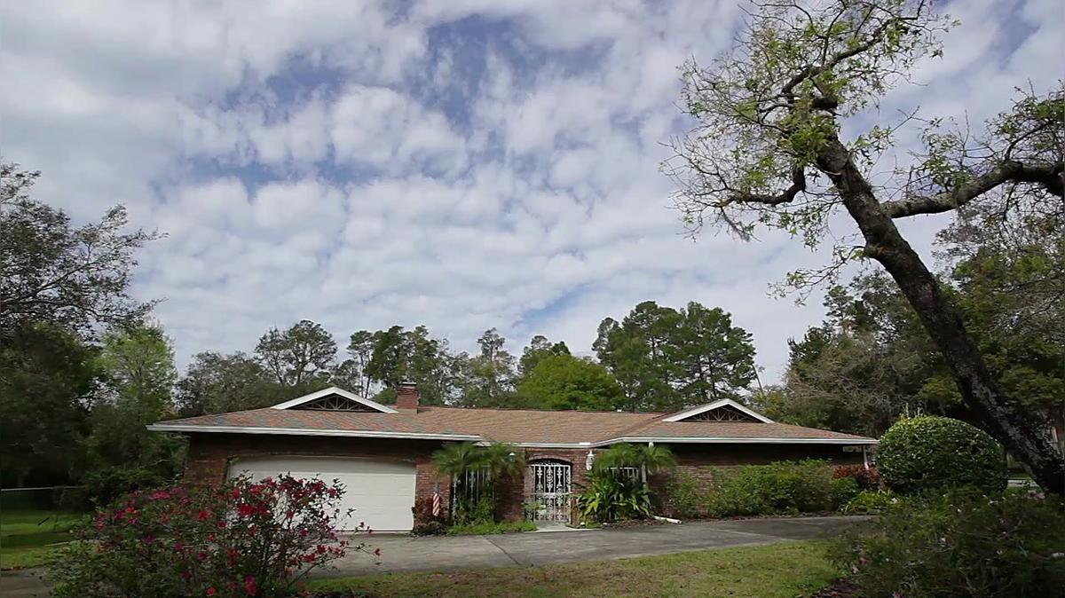 325 Westgate Rd., Tarpon Springs, FL 34688