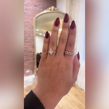 Serafina1.53ctOvalVic2mmRG