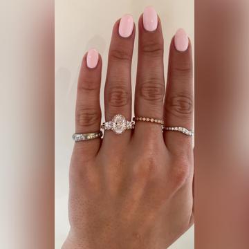 Treblis-1.5ctOval-14kRG-Vic2mm