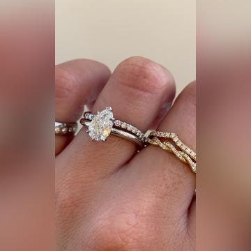 Dionne-1ctPear-18kWhiteGold-BellaCurved