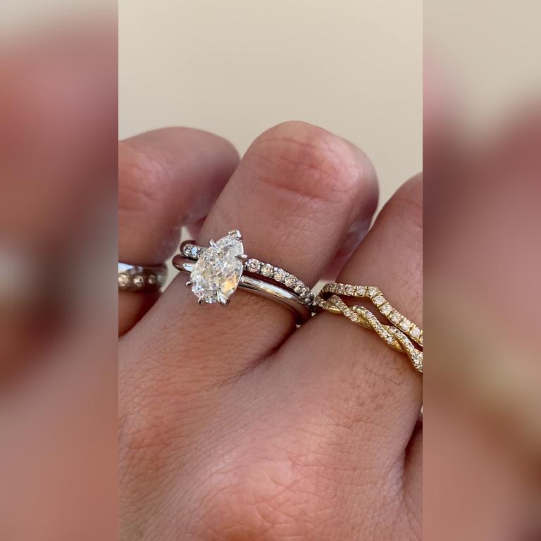 Dionne-1ctPear-18kWhiteGold-BellaCurved