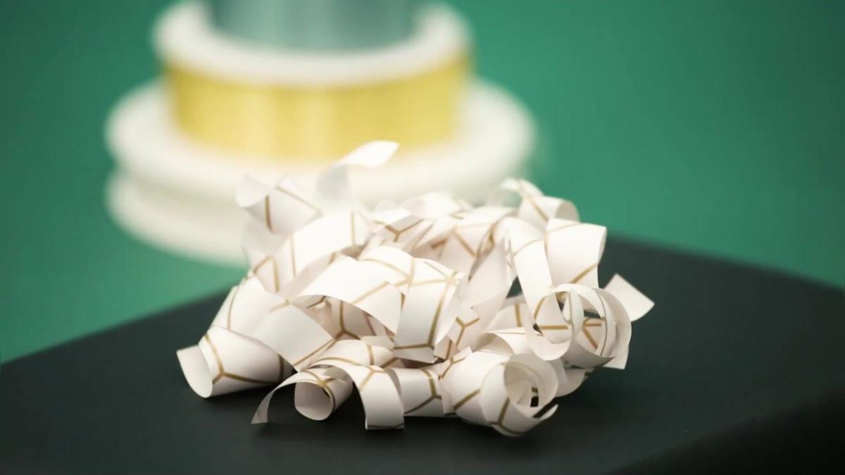 Schleife aus Geschenkpapier