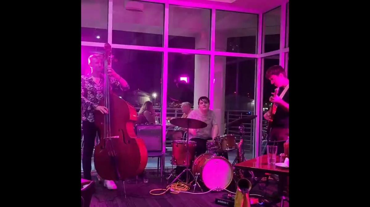Upright Bass E.H..mp4