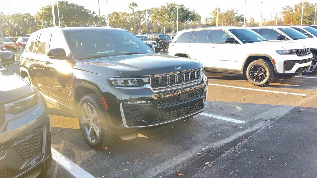 David's Grand Cherokee Limited video by Walter/ Airport CDJ 407-541-6200