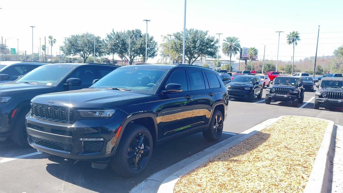 Russell's Grand Cherokee lot video by Walter/ Airport CDJ 407-541-6200