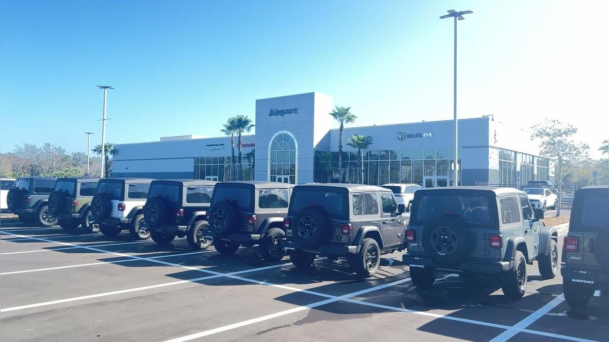 Ken's Wrangler lot video by Walter/ Airport CDJ 407-541-6200