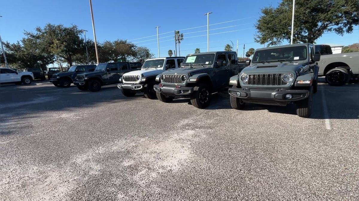 Waldo's Jeep Gladiator @AirportCDJR /// Joanis - 386.366.2227