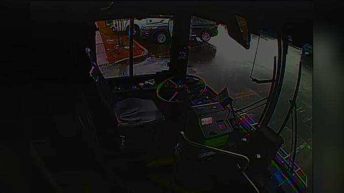 MustafachangeNov132025bus973.HX16Caddy_ch06
