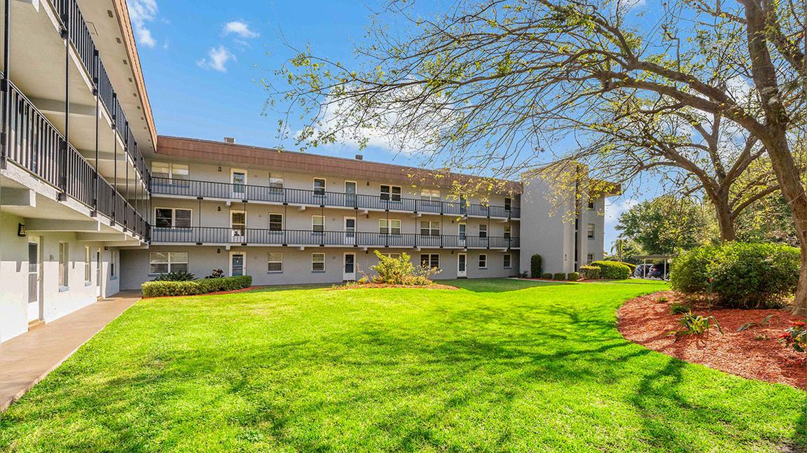 333 Lake Howard Dr NW, #113B, Winter Haven, FL 33880