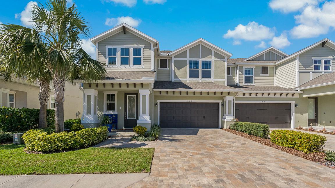 582 Ozona Village Dr, Palm Harbor, FL 34683
