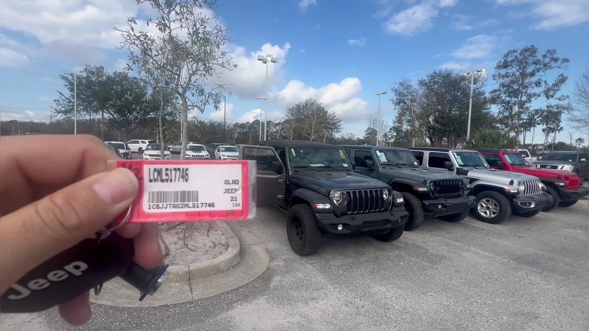 Pre-Owned 2021 Jeep Gladiator Sport 4WD Crew Cab Pickup