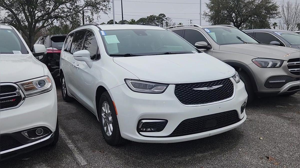 clements chrysler pacifica hybrid ref / Tyler Nello