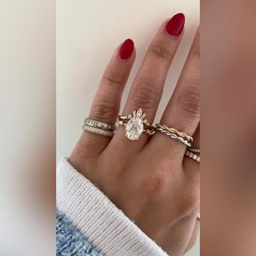 Cassidy-2.5ctOval-18kYellow-Islet