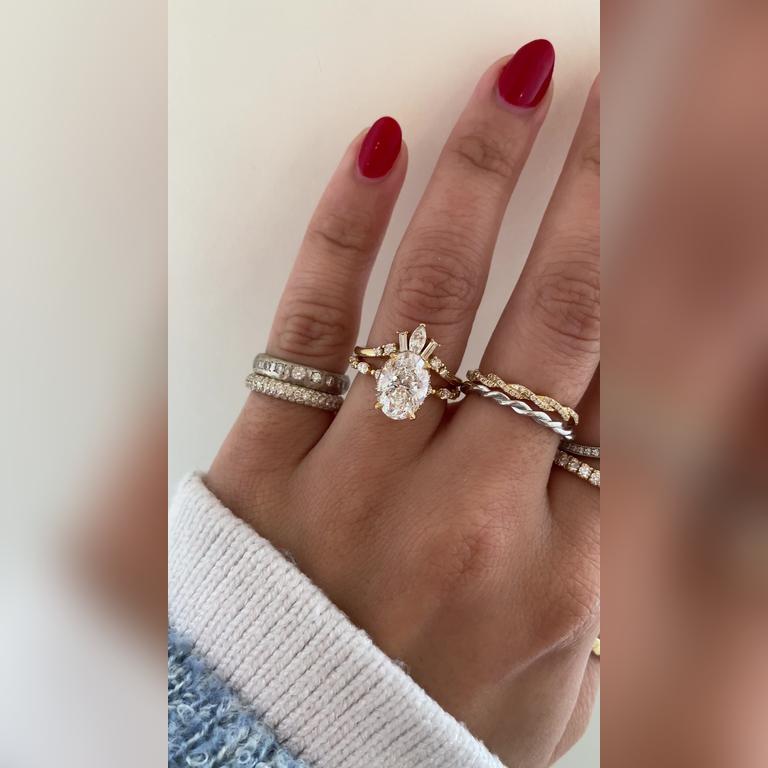 Cassidy-2.5ctOval-18kYellow-Islet