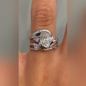 Vandis-1.50ctOval-Platinum-Selene