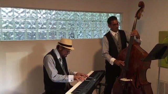 Keyboard + Upright Bass E.E. (1)