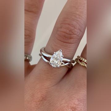 Dionne-1ctPear-18kWhiteGold-Poppy