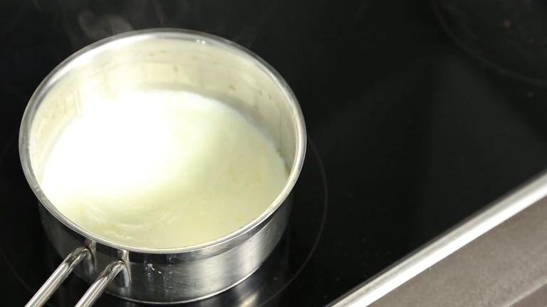 Kitchen-Hack: Dieser Trick verhindert, dass die Milch überkocht