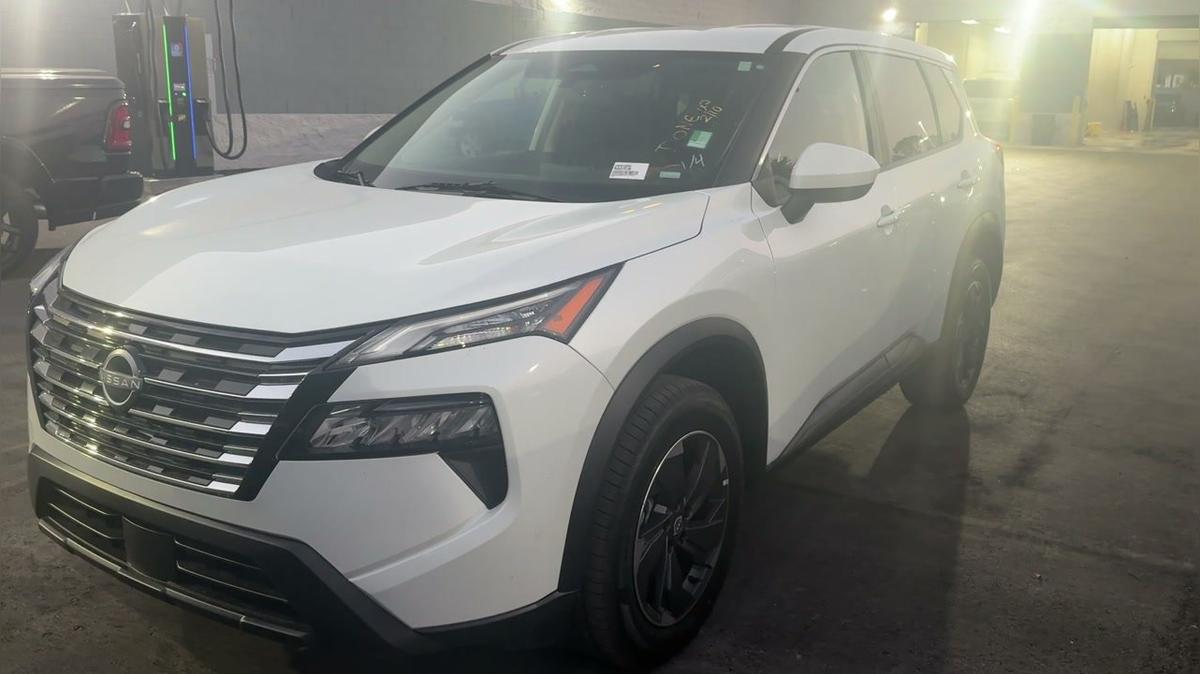 2025 Nissan Rogue white from Airport CDJR