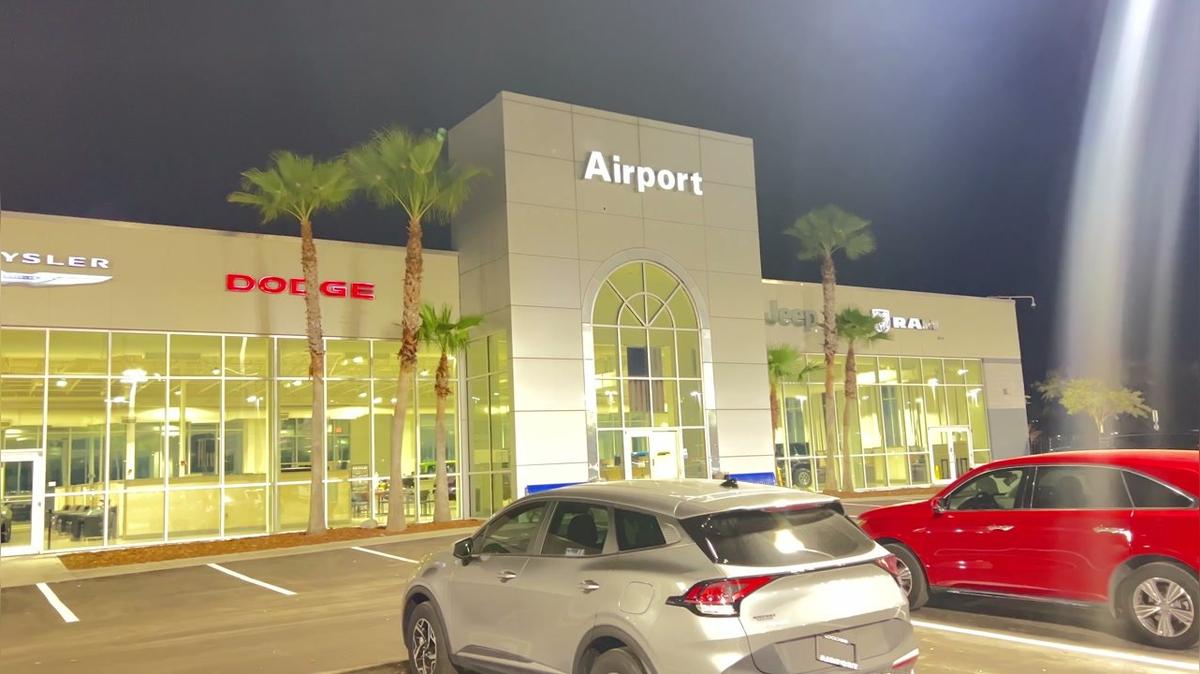 Leo's lot vide by Walter/ Airport CDJ 407-541-6200