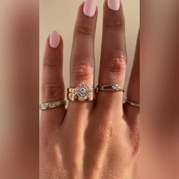 Malone-2.75ctAsscher-14kYellow-Lili5mm