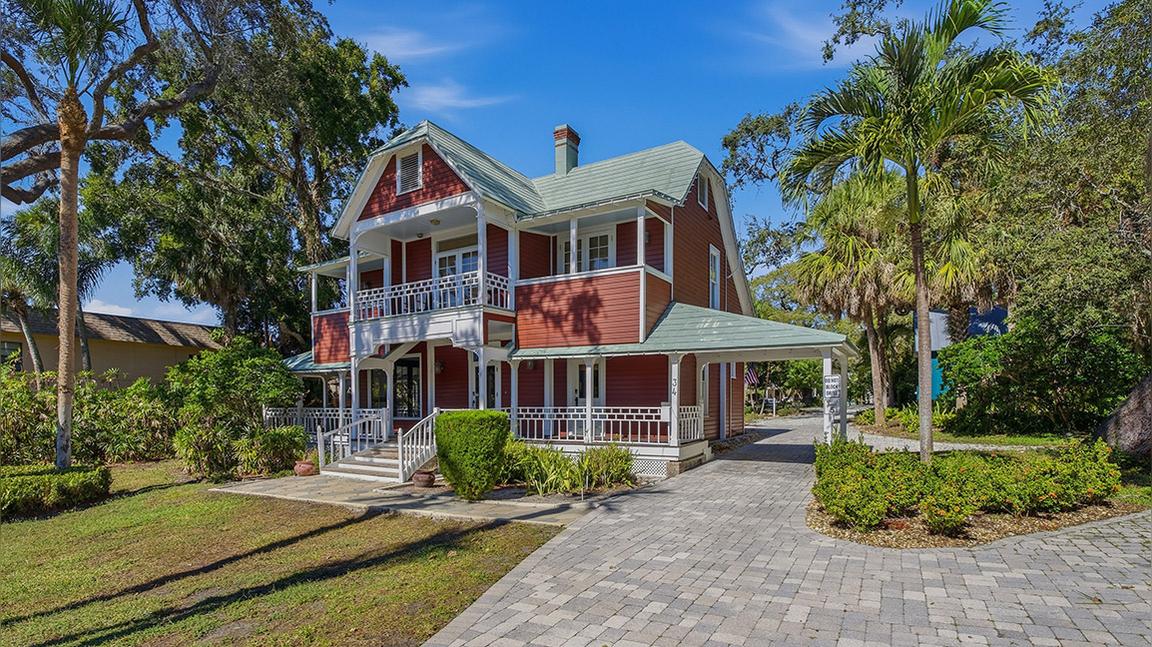 34 W Orange St, Tarpon Springs, FL 34689