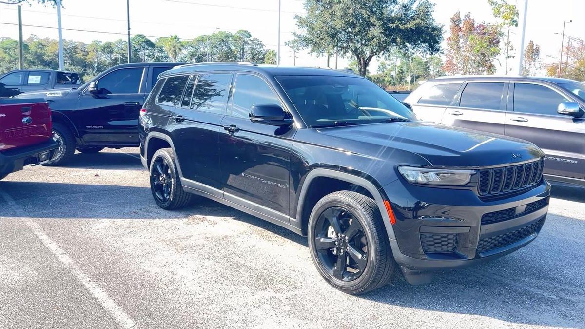 Javier's Grand Cherokee L video by Walter / Airport CDJ 914-434-8908